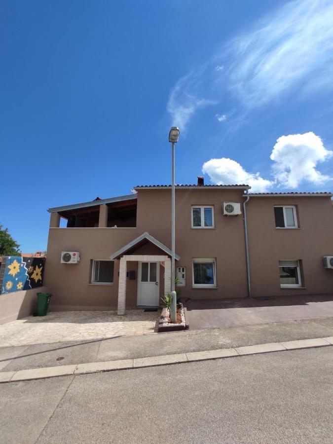 Apartmani Amans Pula Exteriör bild