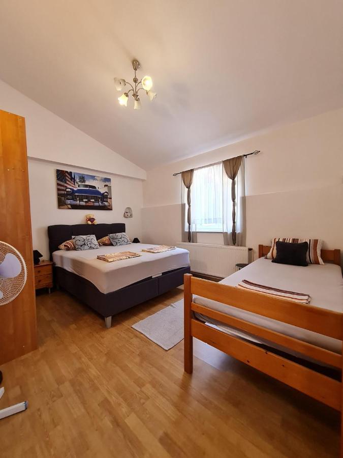 Apartmani Amans Pula Exteriör bild