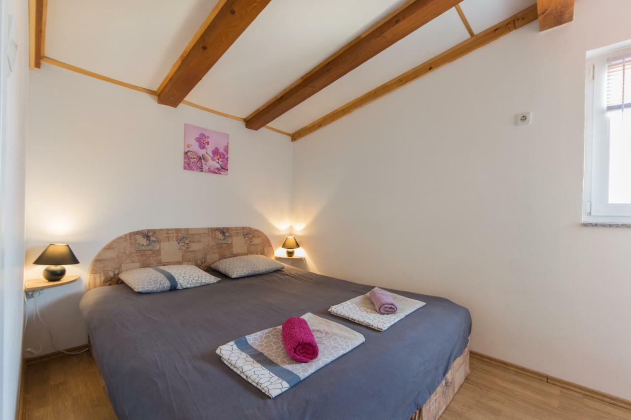 Apartmani Amans Pula Exteriör bild